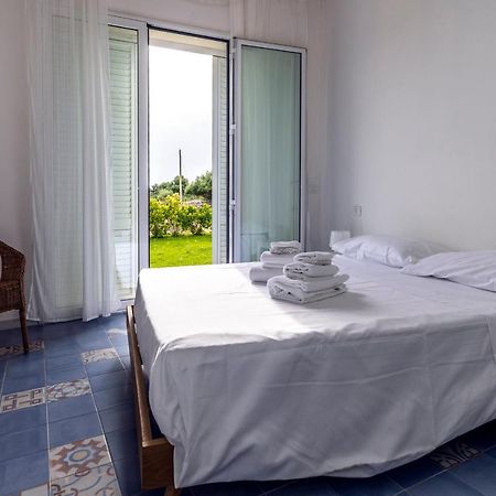 Casa Vacanza Casa Nel Sole Isola  Екстериор снимка