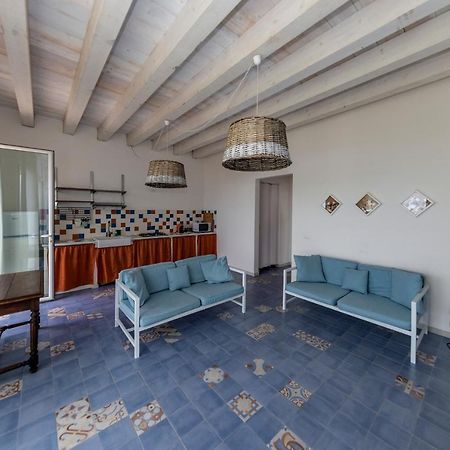 Casa Vacanza Casa Nel Sole Isola  Екстериор снимка