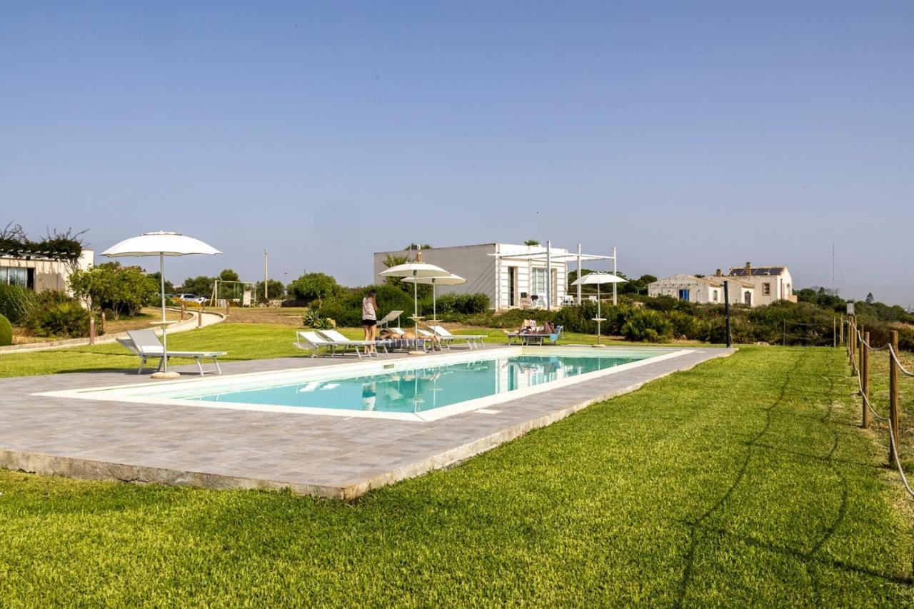 Casa Vacanza Casa Nel Sole Isola  Екстериор снимка