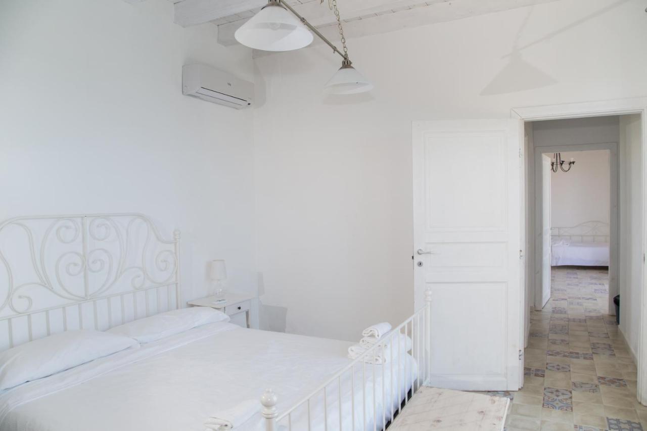 Casa Vacanza Casa Nel Sole Isola  Екстериор снимка